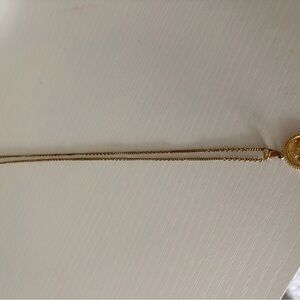 Elegant Gold Pendant Necklace